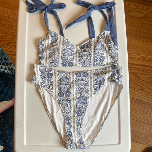 Summersalt bikini TOP - bottom is sold separately - Picture 2 of 3